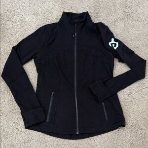 Lululemon Black Define Jacket with Peloton Logo - size 10 🍋